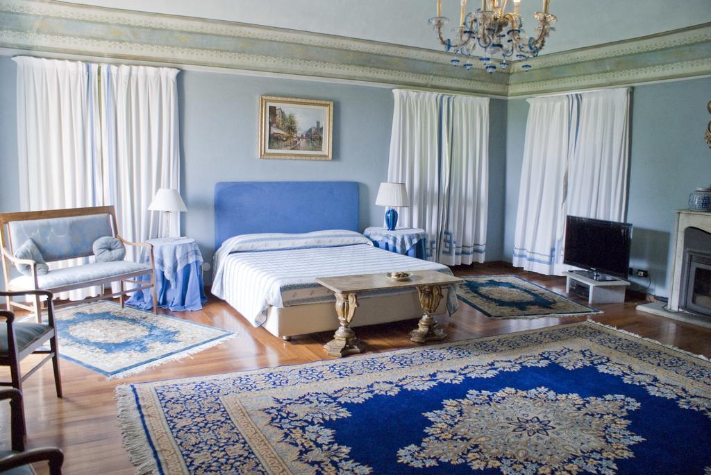 Torre Dei Frati Bed & Breakfast Fossano Ruang foto