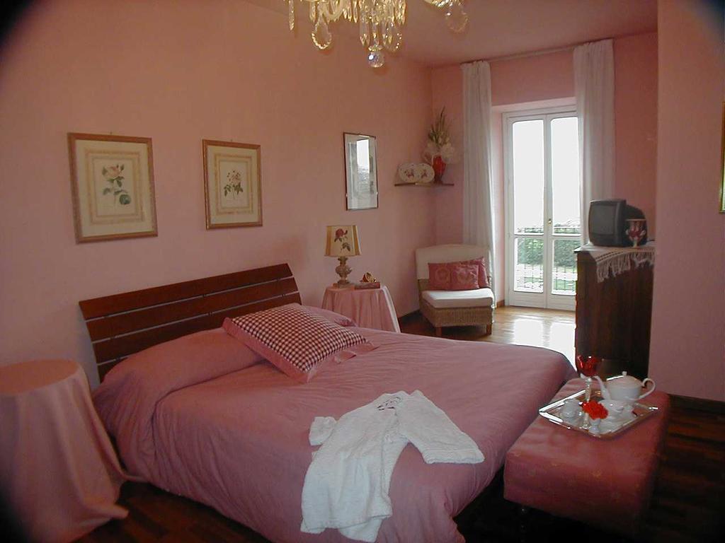 Torre Dei Frati Bed & Breakfast Fossano Ruang foto