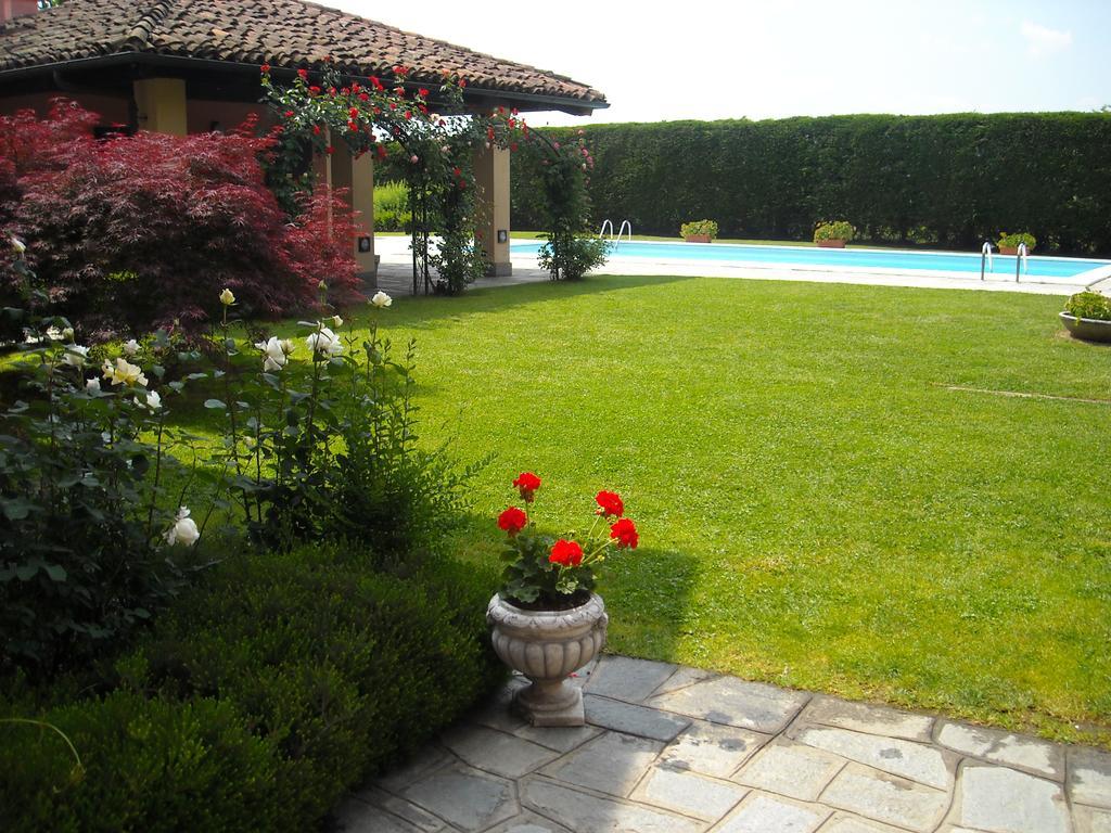 Torre Dei Frati Bed & Breakfast Fossano Bagian luar foto