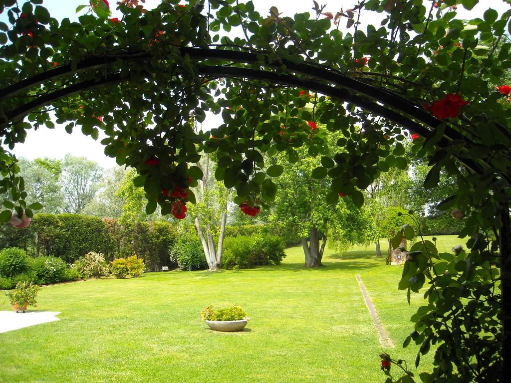 Torre Dei Frati Bed & Breakfast Fossano Bagian luar foto