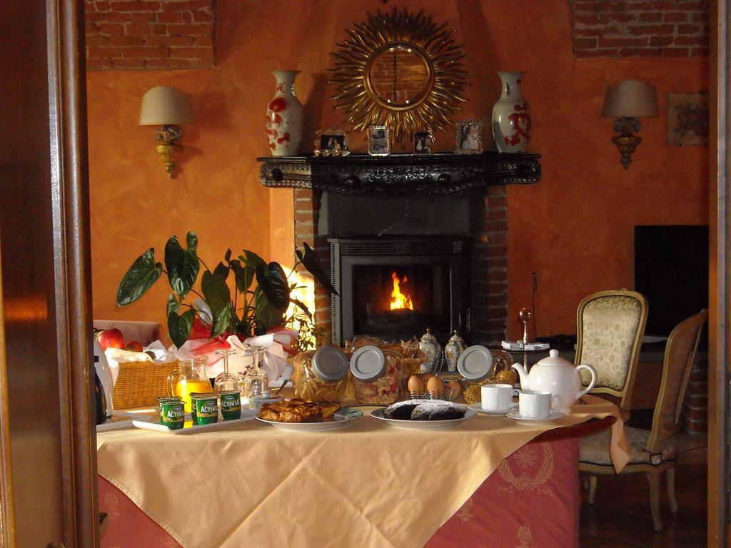 Torre Dei Frati Bed & Breakfast Fossano Bagian luar foto