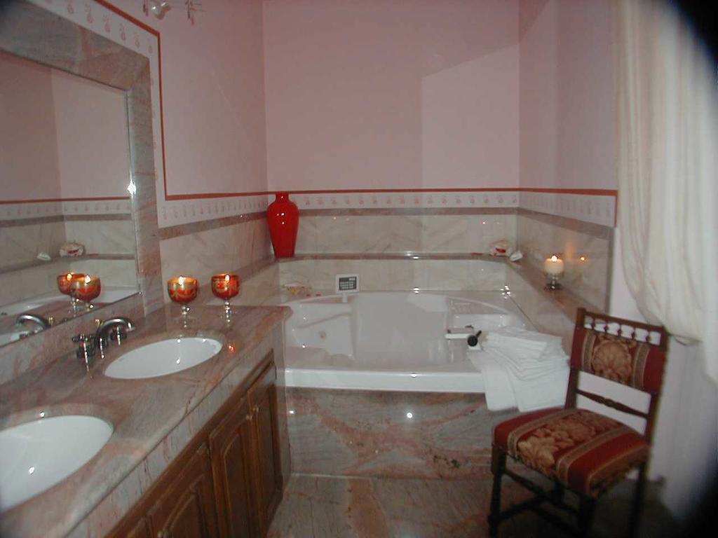 Torre Dei Frati Bed & Breakfast Fossano Ruang foto